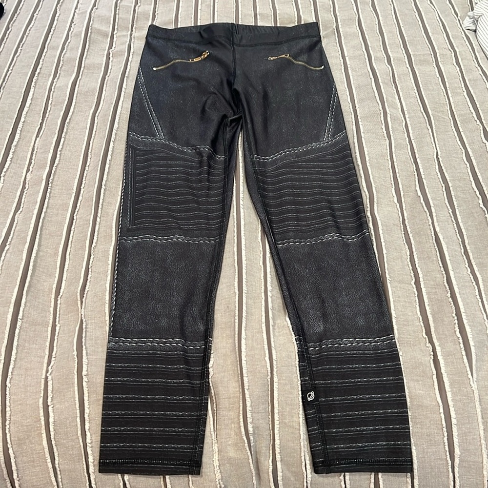 Women’s SZ MEDIUM TEREZ  leggings